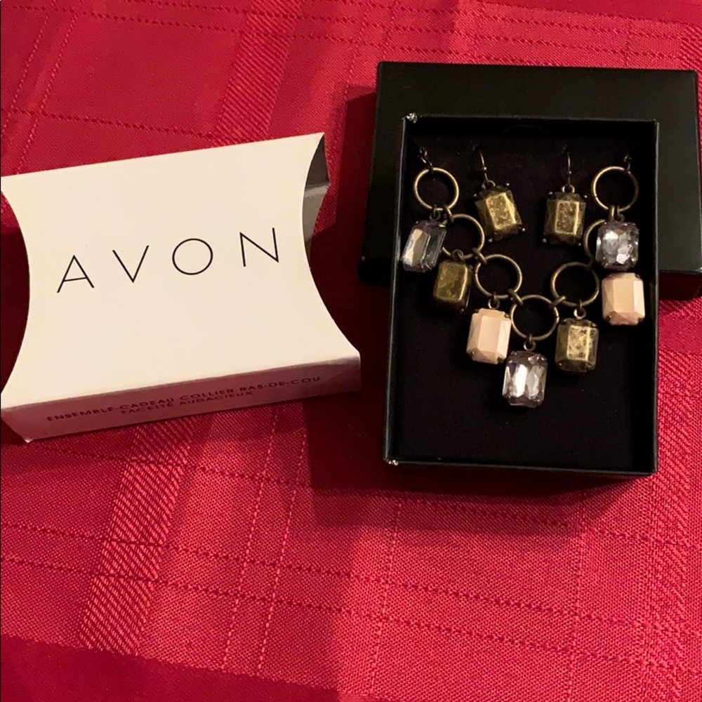 New Beautiful Avon Necklace Earring Set VTG
